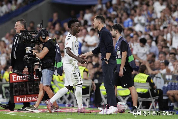 记者:皇马关注曼联后卫利马 有意明夏补强防线 记者:皇马关注曼联后卫利马 有意明夏补强防线